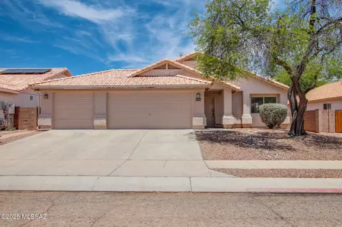 8145 E Smooth Sumac Ln, Tucson, AZ 85710