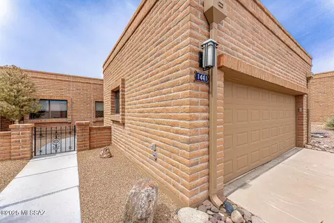 1441 W Via De La Gloria, Green Valley, AZ 85622