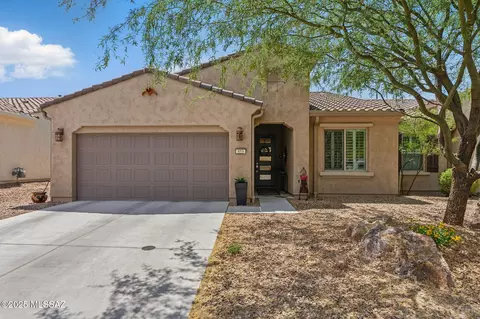 853 N Broken Hills Dr, Green Valley, AZ 85614