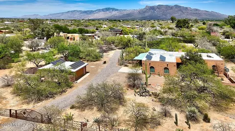 8932 N Rasmussen Ave, Tucson, AZ 85742