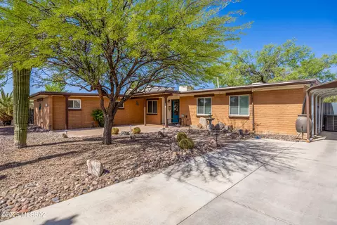 6745 N Amahl Dr, Tucson, AZ 85704