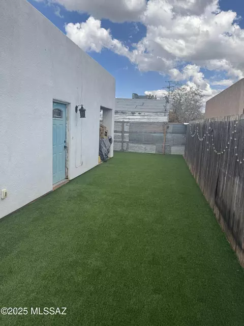 1432 N Columbus Blvd, Tucson, AZ 85712