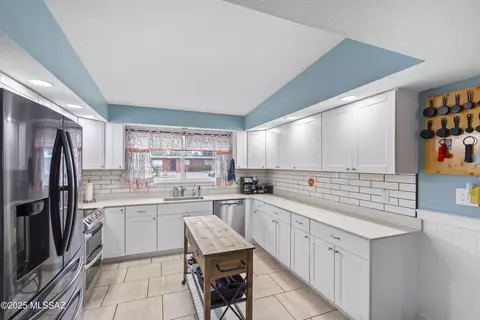 6951 E 1st St, Tucson, AZ 85710