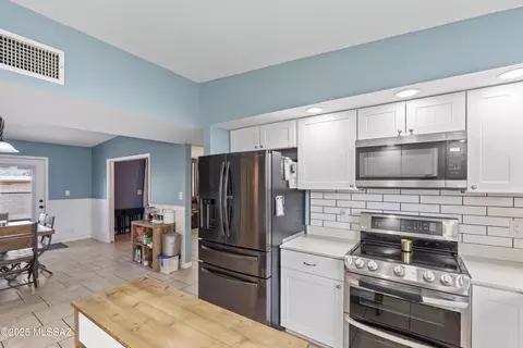Kitchen - 6951 E 1st St, Tucson, AZ 85710 photo 3 of 4