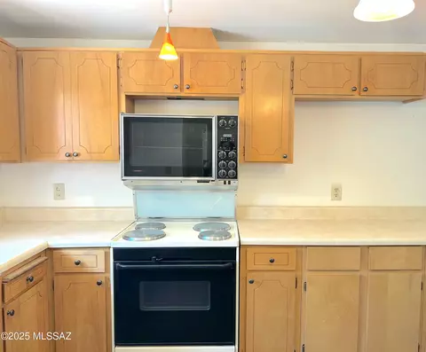 Kitchen - 8531 E 5th St, Tucson, AZ 85710 photo 5 of 5