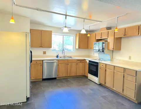 Kitchen - 8531 E 5th St, Tucson, AZ 85710 photo 3 of 5