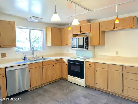 Kitchen - 8531 E 5th St, Tucson, AZ 85710 photo 4 of 5