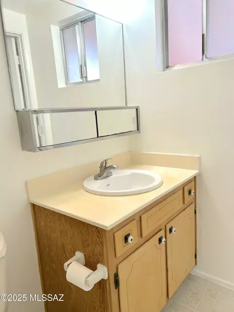 Bath - 8531 E 5th St, Tucson, AZ 85710 photo 5 of 6