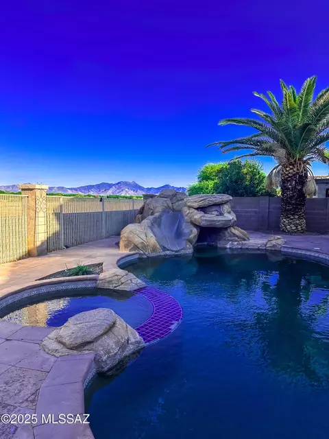 15561 S Via Puente Azul, Sahuarita, AZ 85629