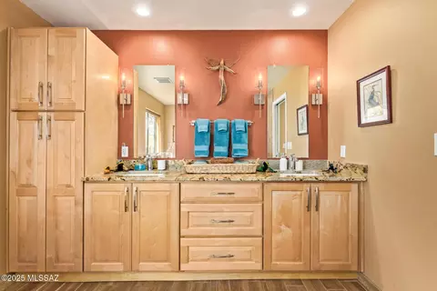 Bath - 4720 E Wagon Train Rd, Tucson, AZ 85739 photo 3 of 8