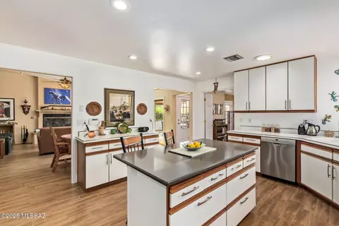 Kitchen - 4720 E Wagon Train Rd, Tucson, AZ 85739 photo 4 of 4