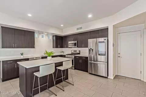 Kitchen - 890 E Millenium Ct, Tucson, AZ 85719 photo 3 of 6