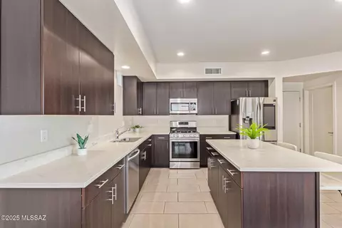 Kitchen - 890 E Millenium Ct, Tucson, AZ 85719 photo 6 of 6