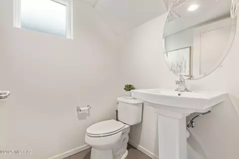 Bath - 890 E Millenium Ct, Tucson, AZ 85719 photo 1 of 5