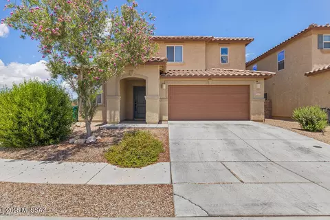 8570 W Finch Ln, Tucson, AZ 85757