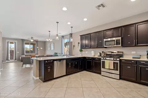 6136 W Bandelier Ct, Tucson, AZ 85742