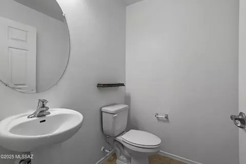 Bath - 8056 S Nautilus Dr, Tucson, AZ 85756 photo 1 of 5