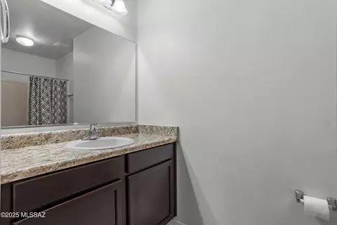 Bath - 8056 S Nautilus Dr, Tucson, AZ 85756 photo 4 of 5