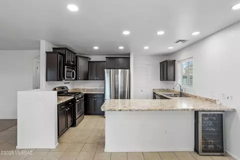 Kitchen - 8056 S Nautilus Dr, Tucson, AZ 85756 photo 2 of 6