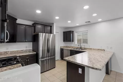 Kitchen - 8056 S Nautilus Dr, Tucson, AZ 85756 photo 1 of 6