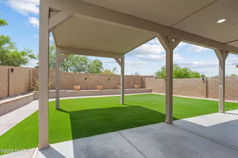 Exterior - 8056 S Nautilus Dr, Tucson, AZ 85756 photo 2 of 6