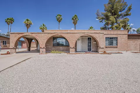 240 N Cloverland Ave, Tucson, AZ 85711
