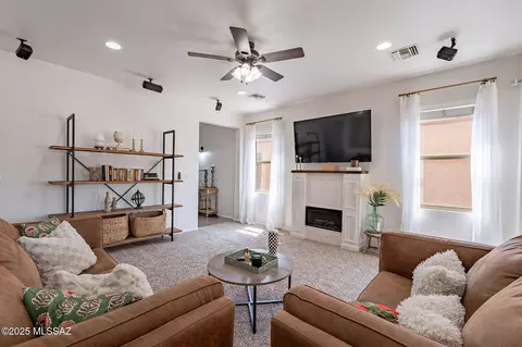 875 E Catkins Pl, Sahuarita, AZ 85629