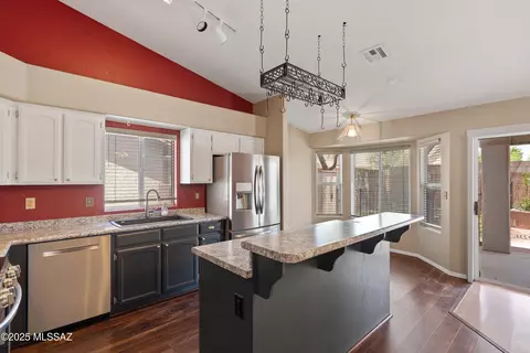 Kitchen - 9510 E Danforth Pl, Tucson, AZ 85747 photo 3 of 4