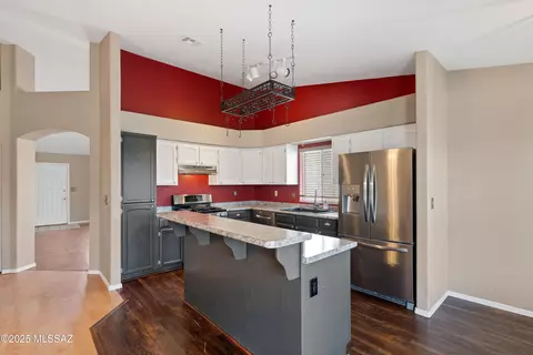 Kitchen - 9510 E Danforth Pl, Tucson, AZ 85747 photo 2 of 4