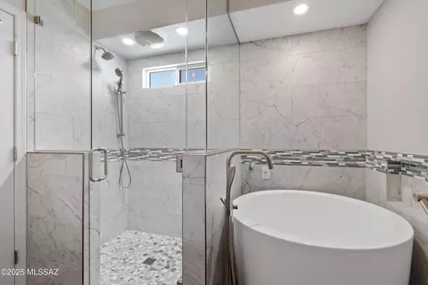Bath - 9510 E Danforth Pl, Tucson, AZ 85747 photo 2 of 3