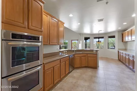 Kitchen - 14243 E Whisper Trl, Vail, AZ 85641 photo 3 of 4
