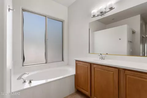 Bath - 14243 E Whisper Trl, Vail, AZ 85641 photo 2 of 6