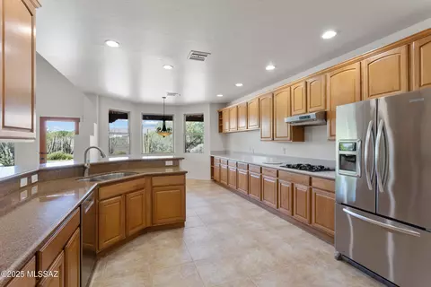 Kitchen - 14243 E Whisper Trl, Vail, AZ 85641 photo 4 of 4