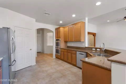 Kitchen - 14243 E Whisper Trl, Vail, AZ 85641 photo 2 of 4