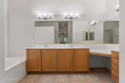Bath - 14243 E Whisper Trl, Vail, AZ 85641 photo 1 of 6