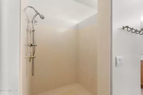 Bath - 14243 E Whisper Trl, Vail, AZ 85641 photo 3 of 6