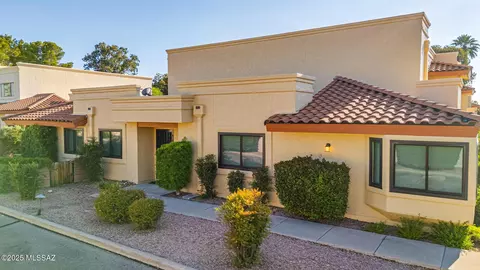 10162 E Arizmo St, Tucson, AZ 85748