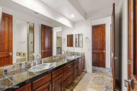 Bath - 8505 S Circle C Ranch Rd, Vail, AZ 85641 photo 5 of 6