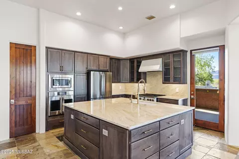 Kitchen - 8505 S Circle C Ranch Rd, Vail, AZ 85641 photo 4 of 8