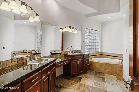 Bath - 8505 S Circle C Ranch Rd, Vail, AZ 85641 photo 2 of 6