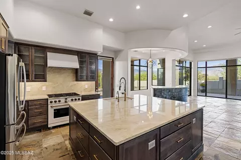 Kitchen - 8505 S Circle C Ranch Rd, Vail, AZ 85641 photo 6 of 8