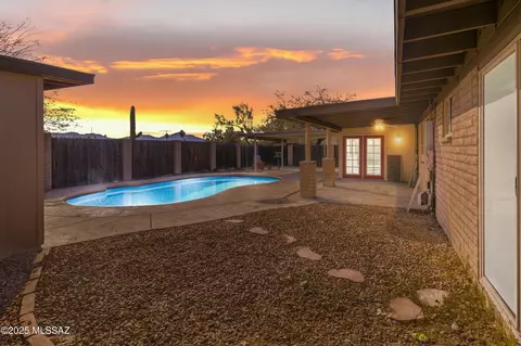 3753 W Wesleyan Dr, Tucson, AZ 85741
