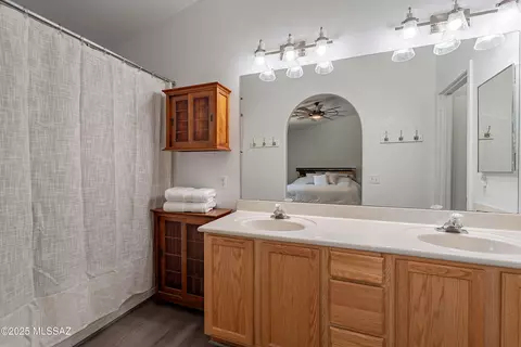 Bath - 9276 E Amethyst Quartz Dr, Tucson, AZ 85747 photo 3 of 3