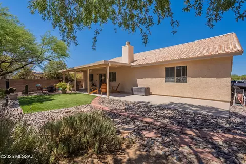 Exterior - 9276 E Amethyst Quartz Dr, Tucson, AZ 85747 photo 4 of 9