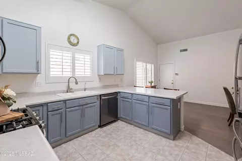 Kitchen - 9276 E Amethyst Quartz Dr, Tucson, AZ 85747 photo 2 of 3