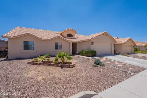 Exterior - 9276 E Amethyst Quartz Dr, Tucson, AZ 85747 photo 2 of 9