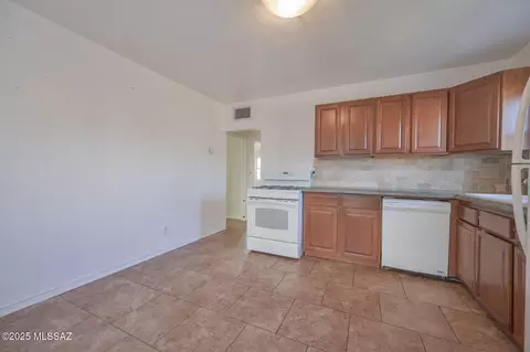 1118 E Hampton St, Tucson, AZ 85719 photo 6