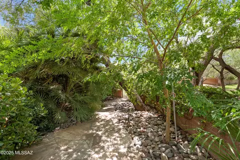 3061 N Willow Creek Dr, Tucson, AZ 85712 photo 41