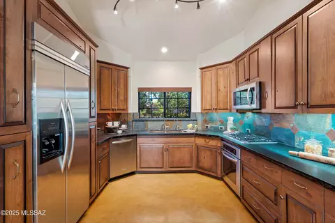 3061 N Willow Creek Dr, Tucson, AZ 85712 photo 13