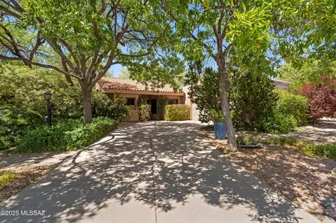 3061 N Willow Creek Dr, Tucson, AZ 85712 photo 3